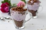 Dessert im Glas mit Blaubeeren