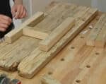 Sitzbank aus einer alten Holzbohle