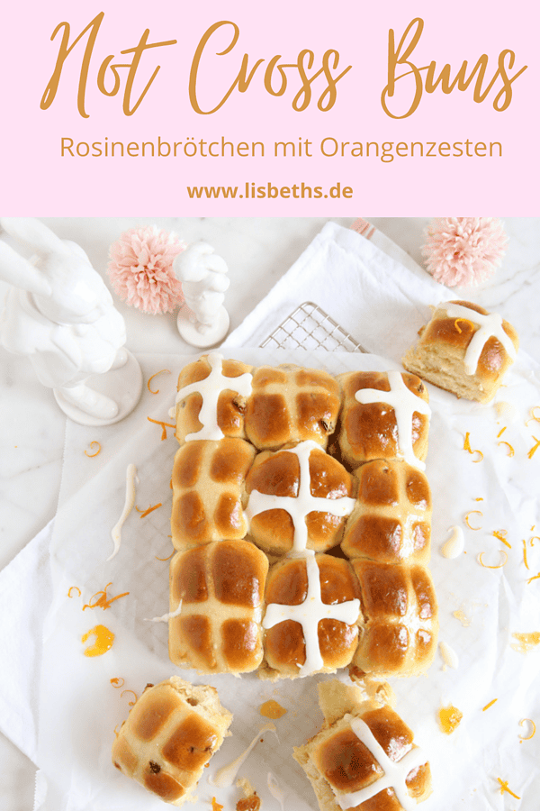 Hot Cross Buns-Rosinenbrötchen mit Orangenzesten