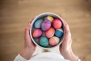DIY-Anleitung für bunte Dip-Dye-Ostereier