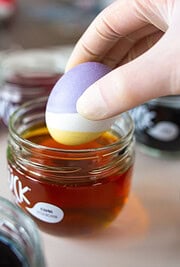 DIY-Anleitung für bunte Dip-Dye-Ostereier