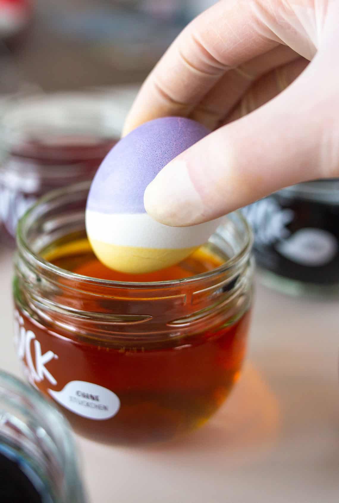 DIY-Anleitung für bunte Dip-Dye-Ostereier