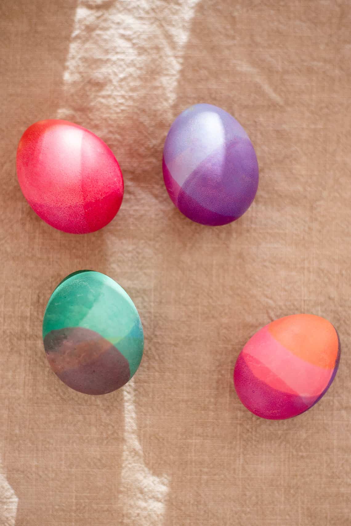 DIY-Anleitung für bunte Dip-Dye-Ostereier
