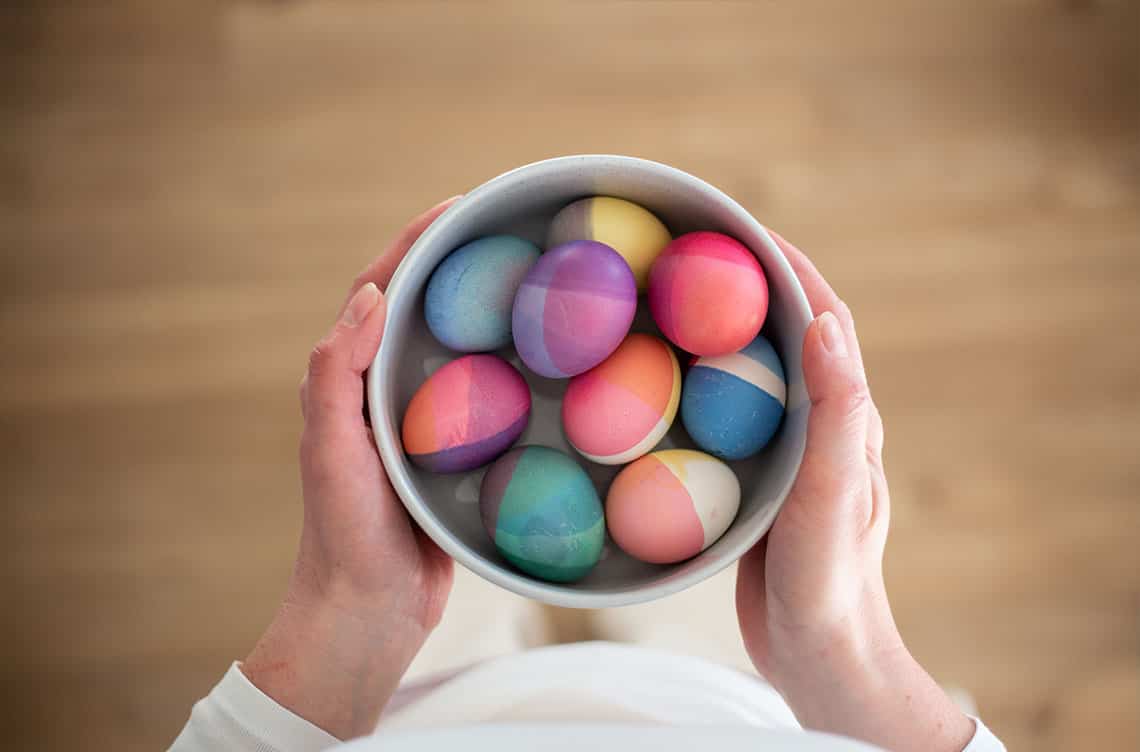 DIY-Anleitung für bunte Dip-Dye-Ostereier