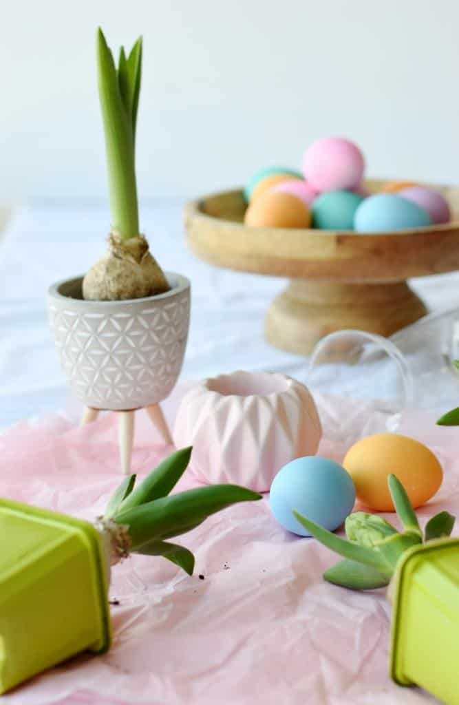 Wenn Dir das Leben angeknackste Ostereier gibt, mach einfach ’ne coole Frühlingsdeko draus: Mosaik-Hyazinthen