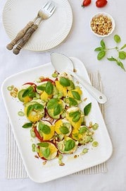 Caprese mit Avocado und Mango – unser allerliebster Sommersalat!