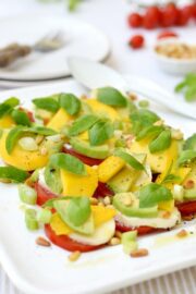 Caprese mit Avocado und Mango - unser allerliebster Sommersalat!