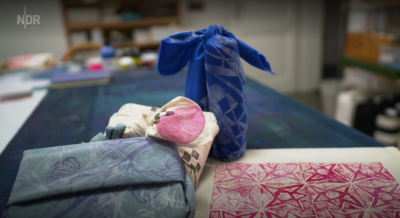 FUROSHIKI mit selbstbedruckten Stoff Geschenke verpacken