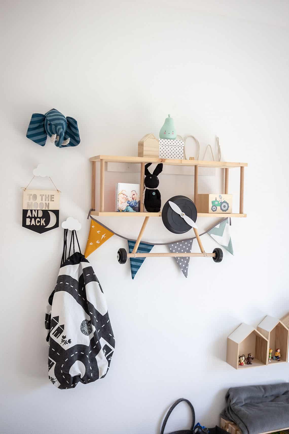 DIY Flugzeug-Regal für das Kinderzimmer selber bauen