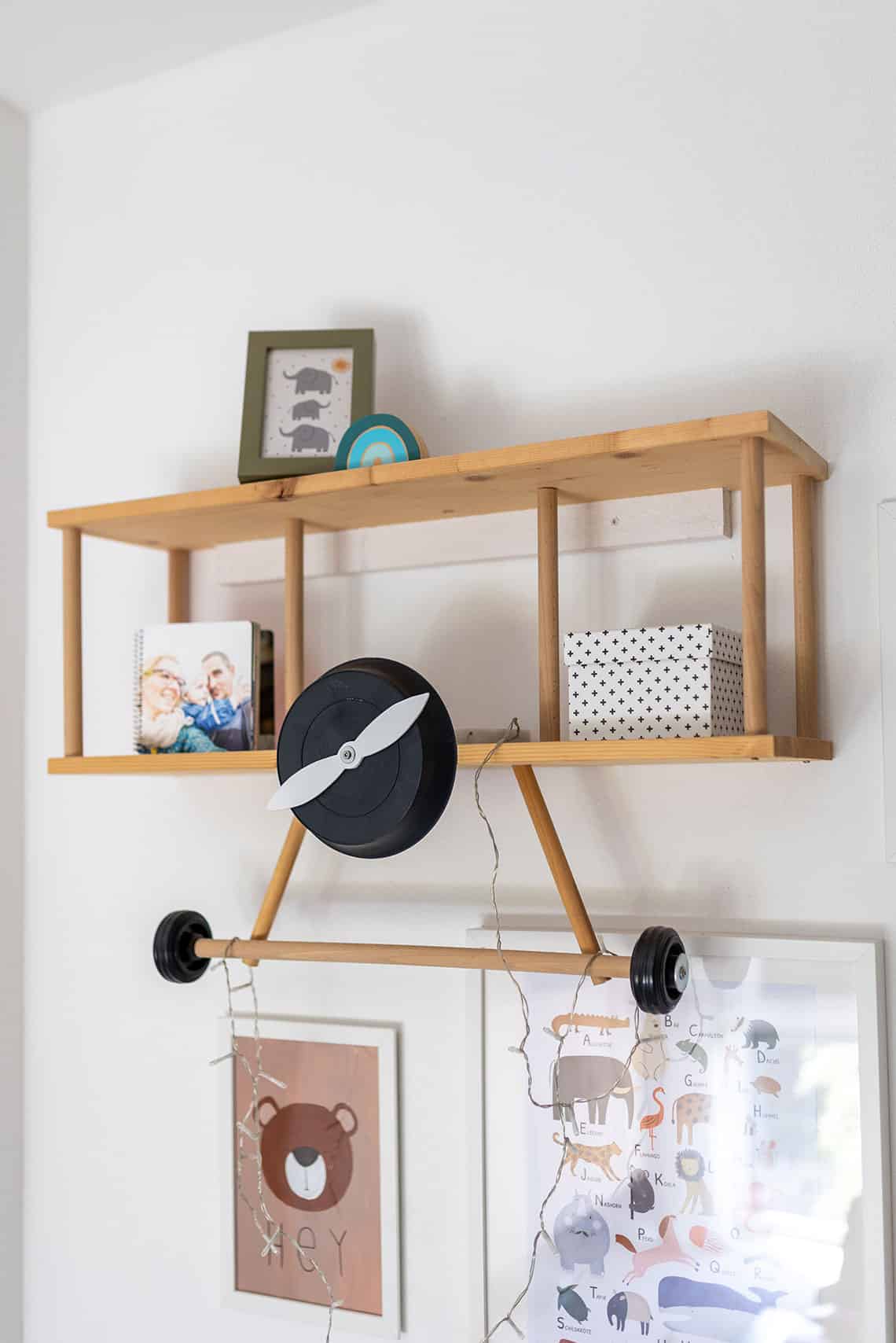 DIY Flugzeug-Regal für das Kinderzimmer selber bauen