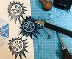 Stempel schnitzen und Muster auf Stoff drucken