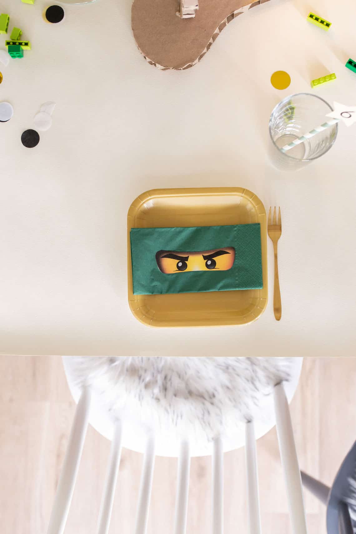 Ninjago Geburtstag: Torte, Deko und Einladungskarte für das Ninja-Fest