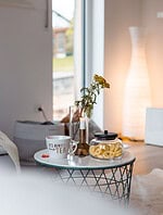 Schlichte und natürliche Herbstdeko: 7 einfache Ideen für schnelle Veränderungen deines Wohnzimmers – mit DIY-Projekten und Freebie
