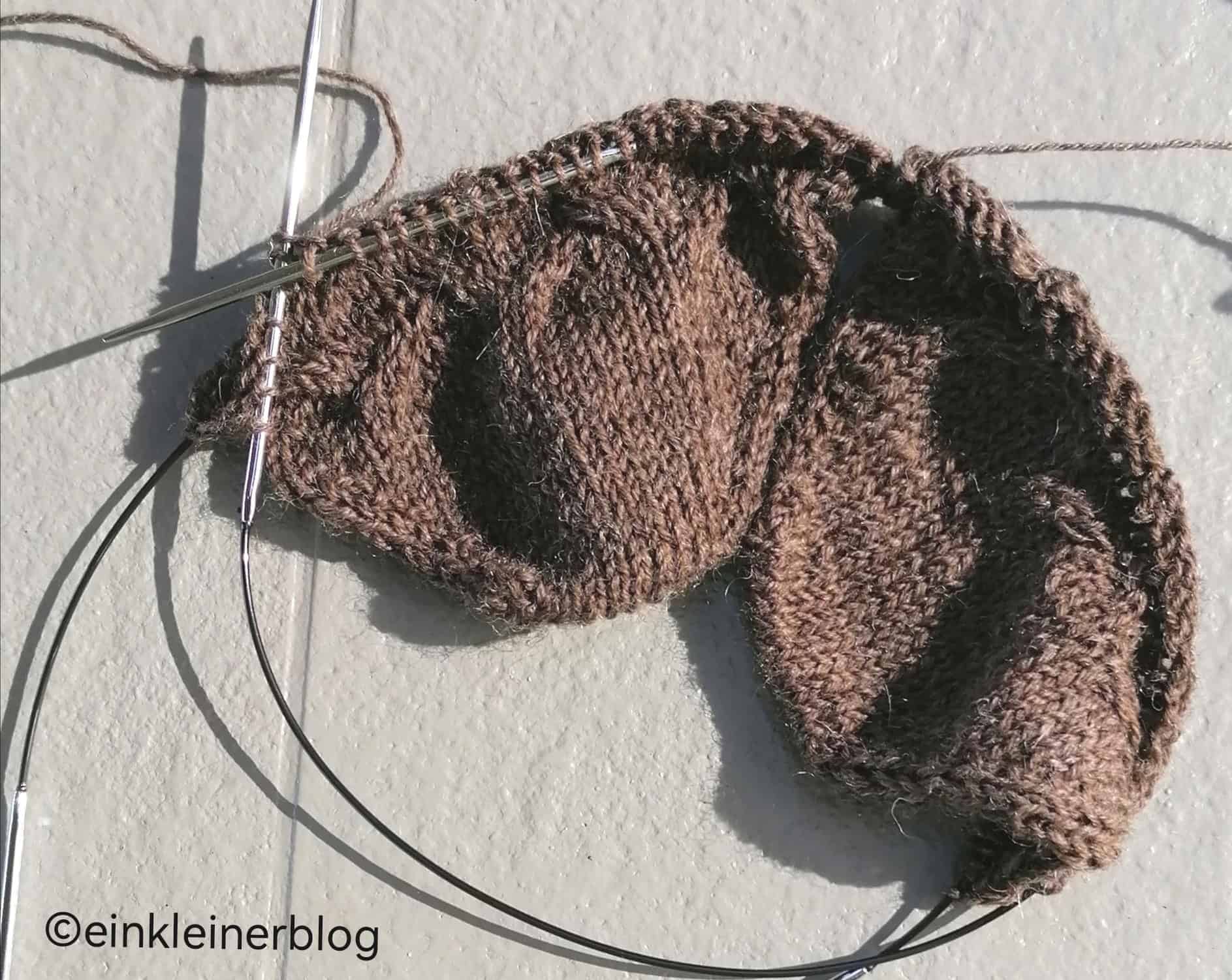 Zwei Socken Toe up gleichzeitig auf zwei Rundstricknadeln