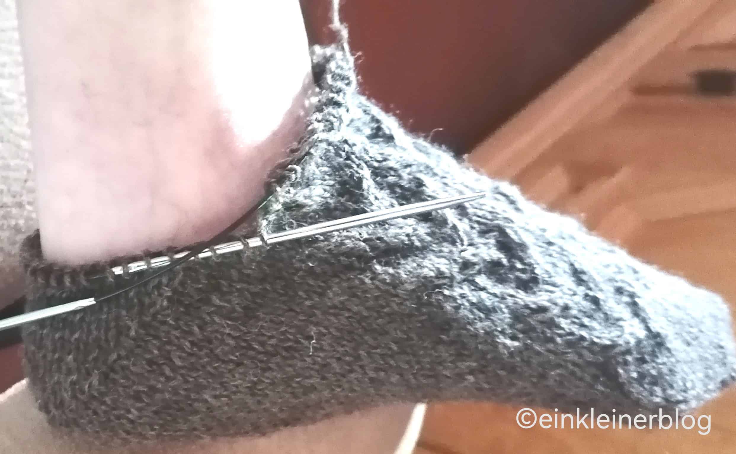 Zwei Socken Toe up gleichzeitig auf zwei Rundstricknadeln