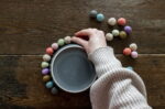 DIY Frühlingsdeko: Filz-Kranz und kleine Frühlingsvögel
