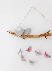DIY Frühlingsdeko: Filz-Kranz und kleine Frühlingsvögel