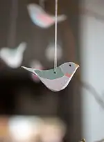 DIY Frühlingsdeko: Filz-Kranz und kleine Frühlingsvögel