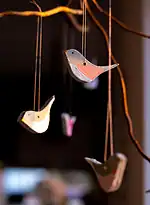 DIY Frühlingsdeko: Filz-Kranz und kleine Frühlingsvögel