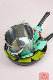 Pfannenschoner aus Filz oder Stoff (Kostenloses Schnittmuster in 2 Größen)