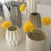 Papierfalttechniken: Plisseefaltung - Vasen aus Papier