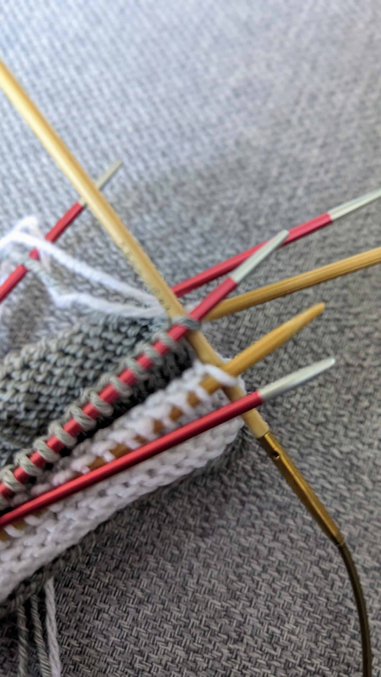 Doppeltes Rollbündchen für Socken stricken