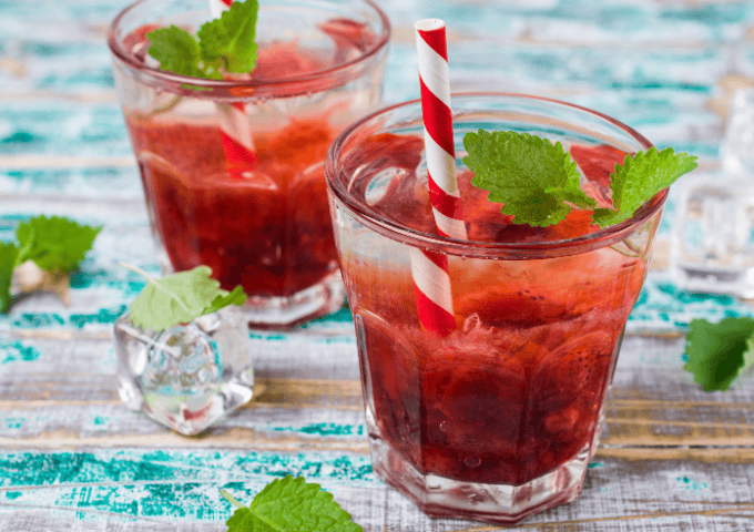 Erbeersirup selber machen – für Limonaden, Cocktails und als Topping