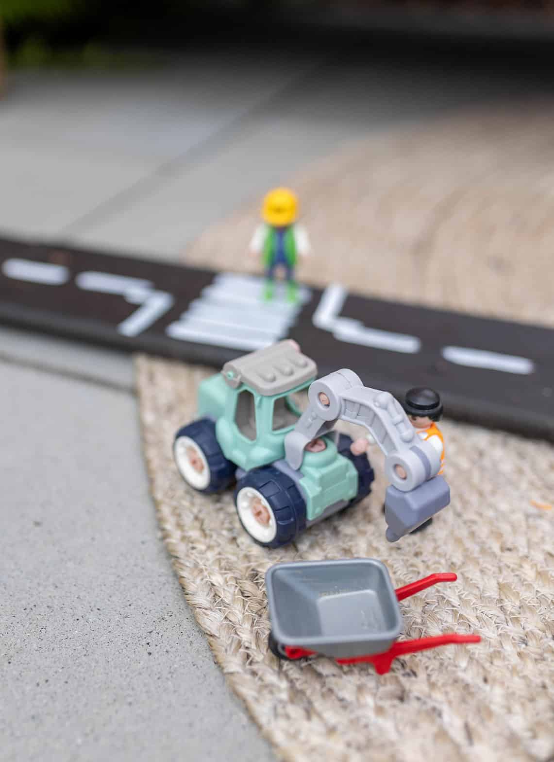 Fantasievolles Spielen im Garten – DIY-Spielstraßen aus Holz für kleine Abenteurer