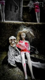 Halloween Deko – Zombie Barbies