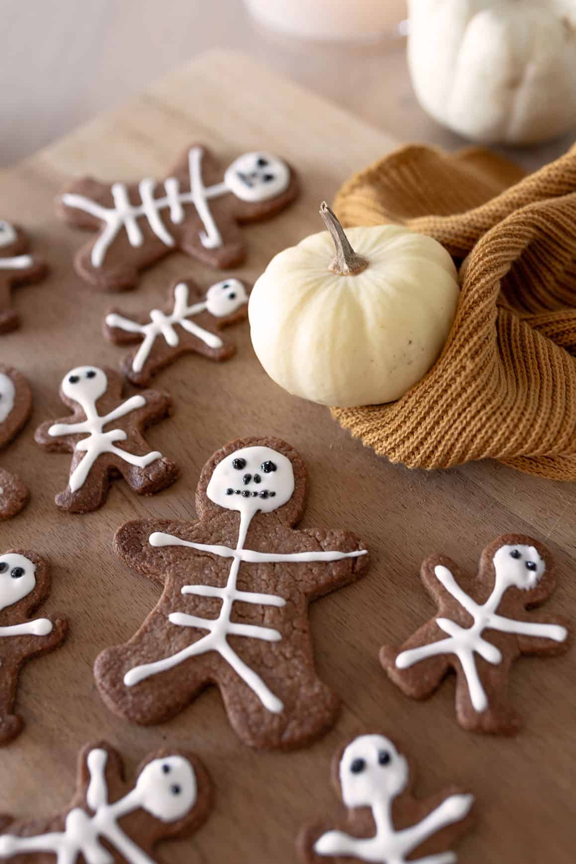 Gruselig lecker: Halloween-Rezept zum Backen von Karl-der-Knöchel-Keksen