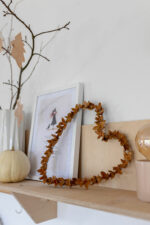 Basteln im Herbst mit Naturmaterialien: einfache und schnelle Bucheckern-Herzen