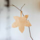 Kreative Herbst-Deko basteln: Hol dir den Scandi-Look mit einfachen Furnierholz-Blättern