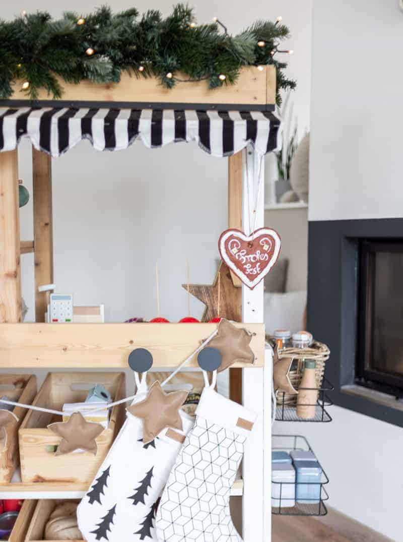 Unser Kaufladen wird weihnachtlich – Einen Weihnachtsmarktstand für Kinder basteln