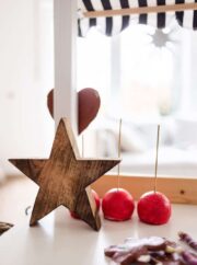 Unser Kaufladen wird weihnachtlich – Einen Weihnachtsmarktstand für Kinder basteln