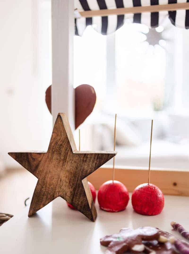 Unser Kaufladen wird weihnachtlich – Einen Weihnachtsmarktstand für Kinder basteln