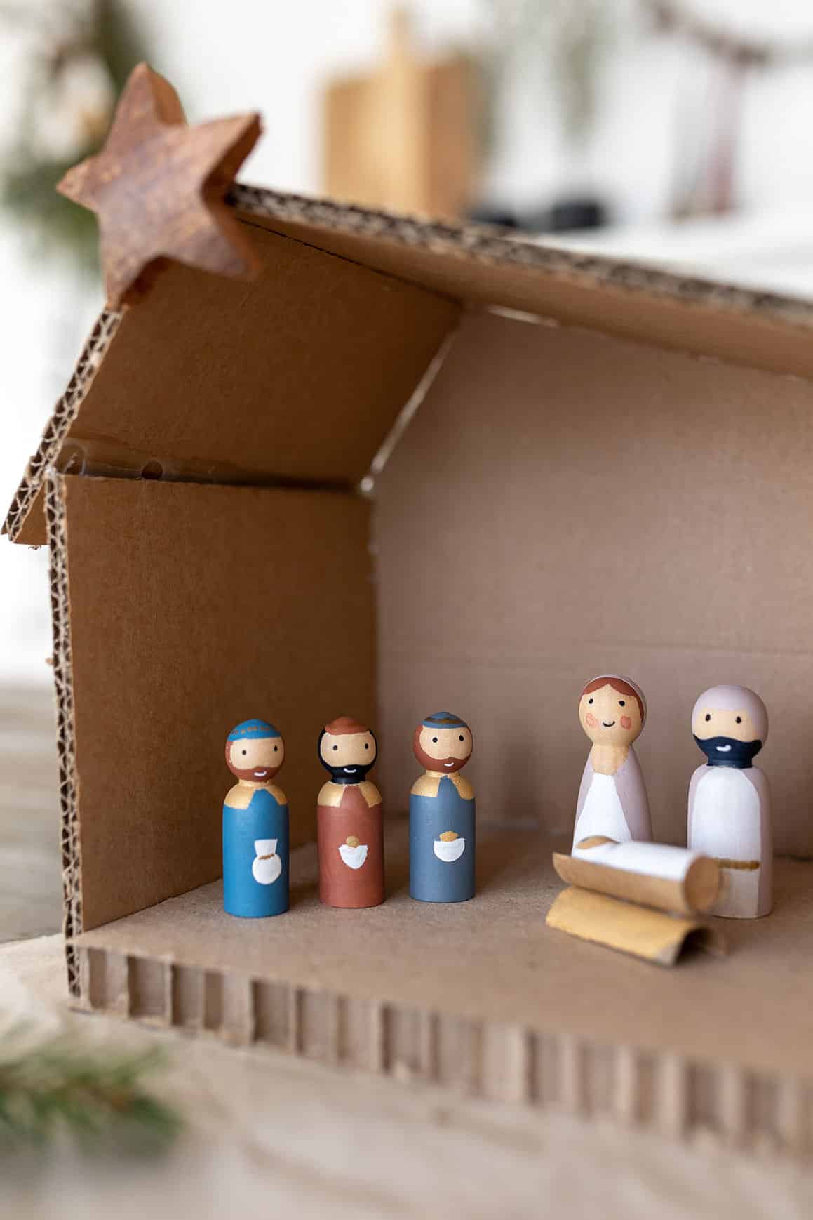 DIY-Anleitung für eine Weihnachtskrippe – Holz-Krippenfiguren für Kinder basteln