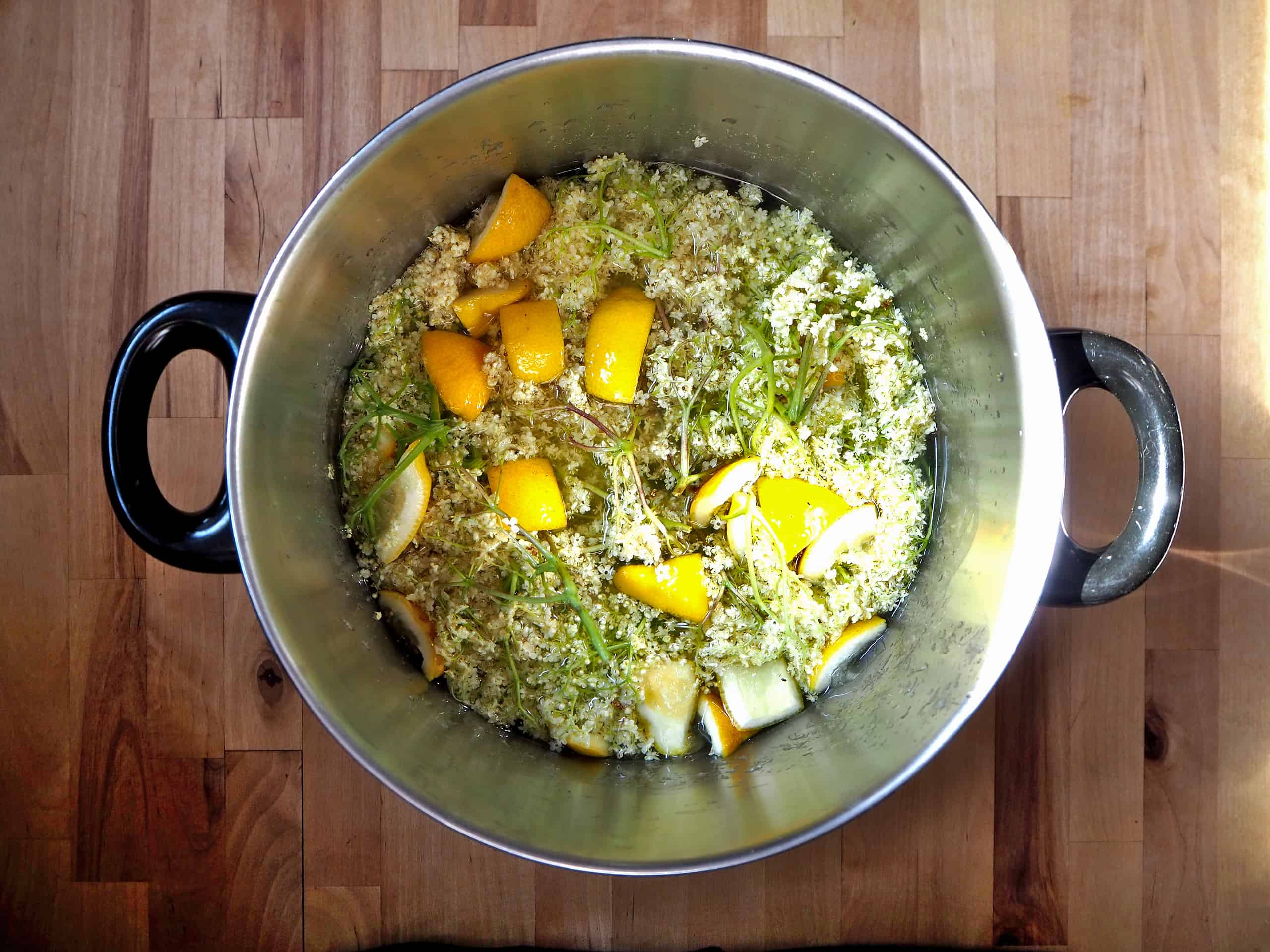 Holunderblütensirup selber machen