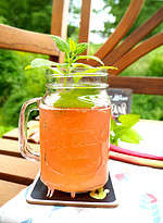 Selbstgemachter Rhabarbersirup