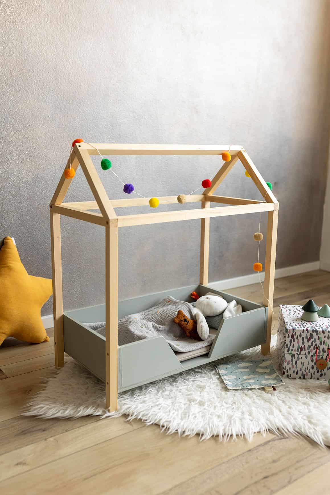 DIY-Anleitung: einfaches Puppenbett aus Holz selbst bauen