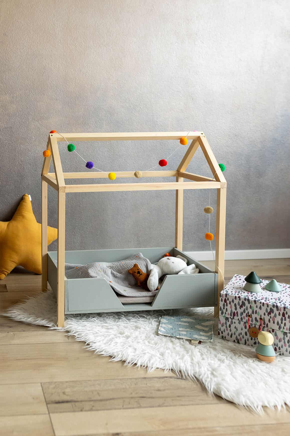 DIY-Anleitung: einfaches Puppenbett aus Holz selbst bauen