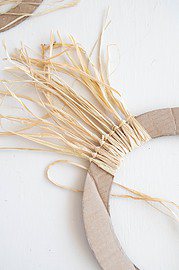 Boho Deko: Natürlich schön – Kranz aus Naturbast und Karton