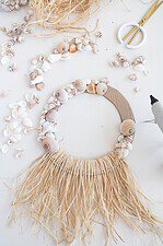 Boho Deko: Natürlich schön – Kranz aus Naturbast und Karton