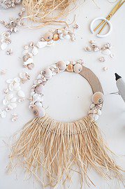 Boho Deko: Natürlich schön – Kranz aus Naturbast und Karton