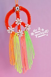 DIY Mini-Traumfänger basteln mit Peace-Zeichen