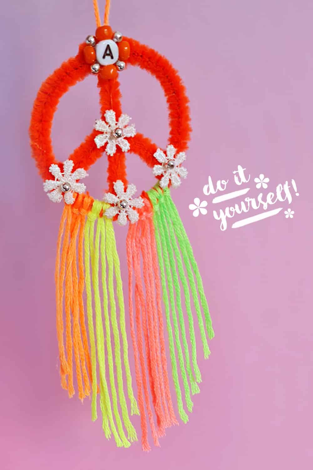 DIY Mini-Traumfänger basteln mit Peace-Zeichen