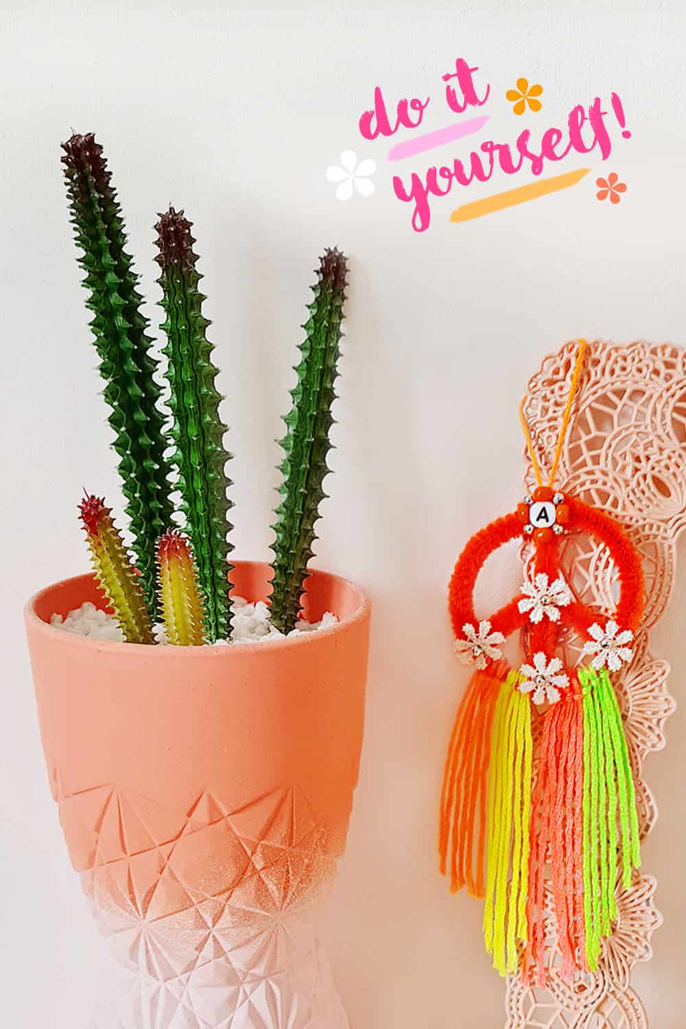 DIY Mini-Traumfänger basteln mit Peace-Zeichen