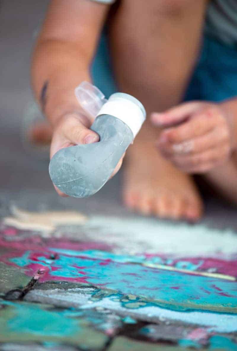 Flüssige Kreide selber machen: Ein Sommer-DIY zum Basteln mit Kindern