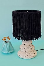 Upcycling-Lampe mit Fransen / DIY Tischlampe aus Sperrmüll