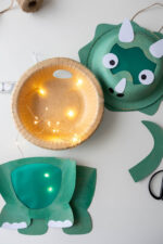 Einfache DIY-Idee für den Laternenumzug: Dino Laterne basteln