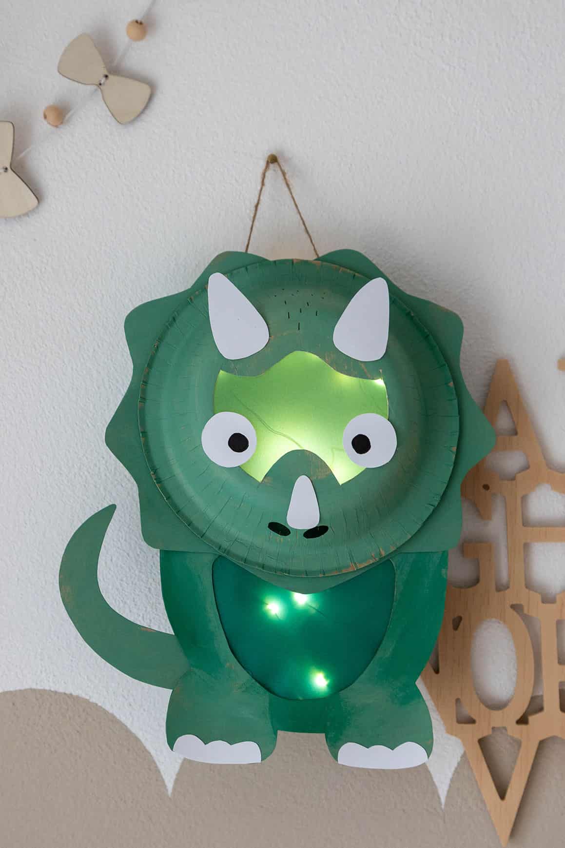 Einfache DIY-Idee für den Laternenumzug: Dino Laterne basteln